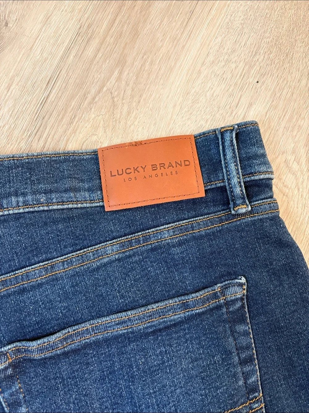 NEW WITH TAGS Lucky Brand 223 Straight Fit Jeans 40x32 blue denim casual classic